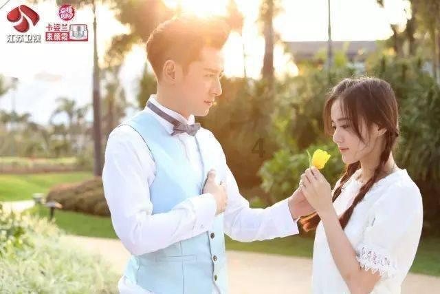 被戴绿帽、丈夫养私生子、妹妹花钱买命，英国女王的一生多不易？